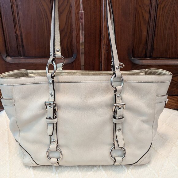 Coach F12343 Beige Gold Leather Shoulder Bag - Picture 3 of 11